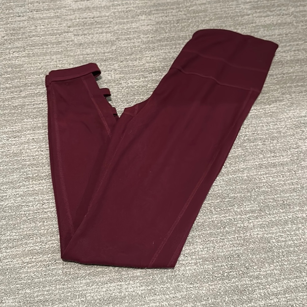 Zella cut out high-rise legging in maroon.